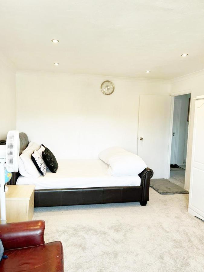 Blessings Of Peace Home Away From Home Cardiff Eksteriør billede