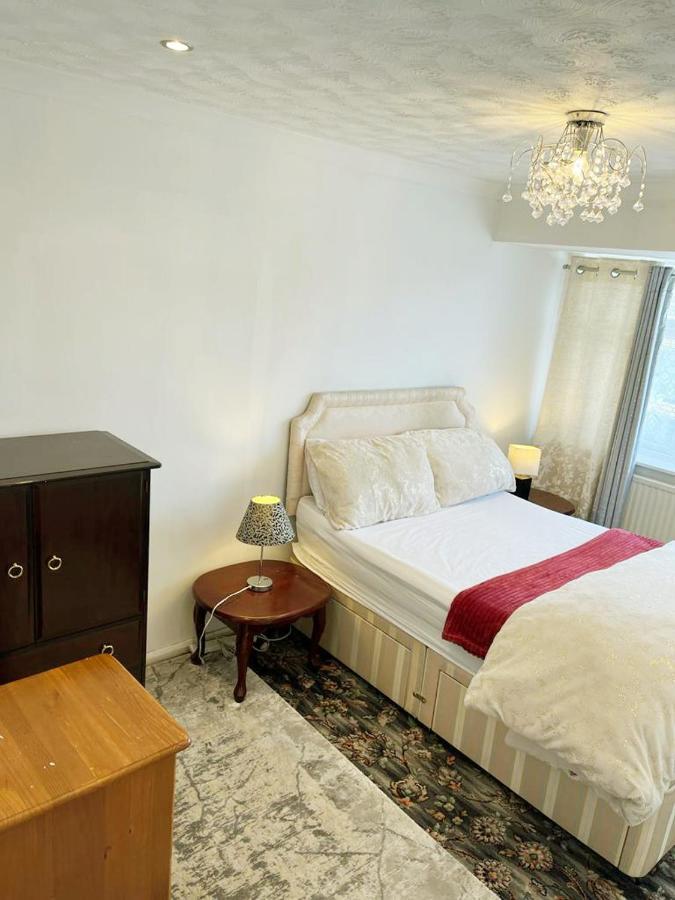 Blessings Of Peace Home Away From Home Cardiff Eksteriør billede