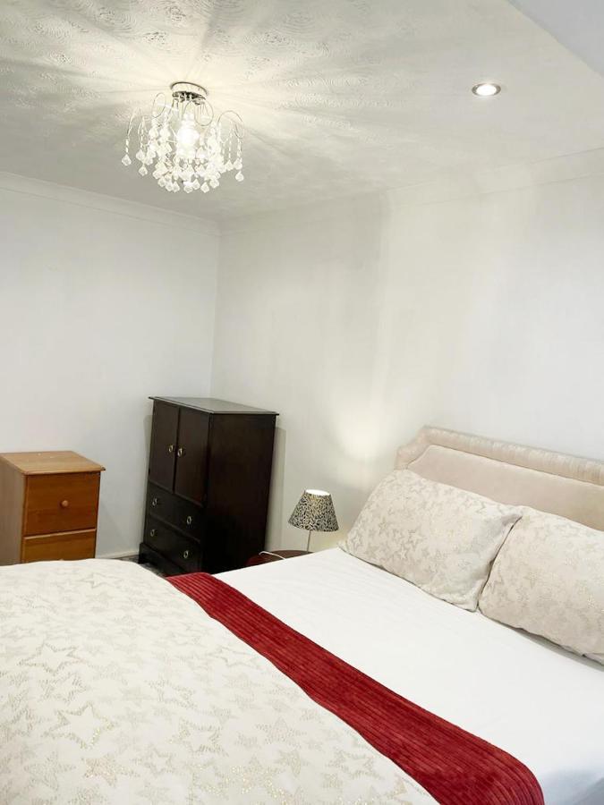 Blessings Of Peace Home Away From Home Cardiff Eksteriør billede