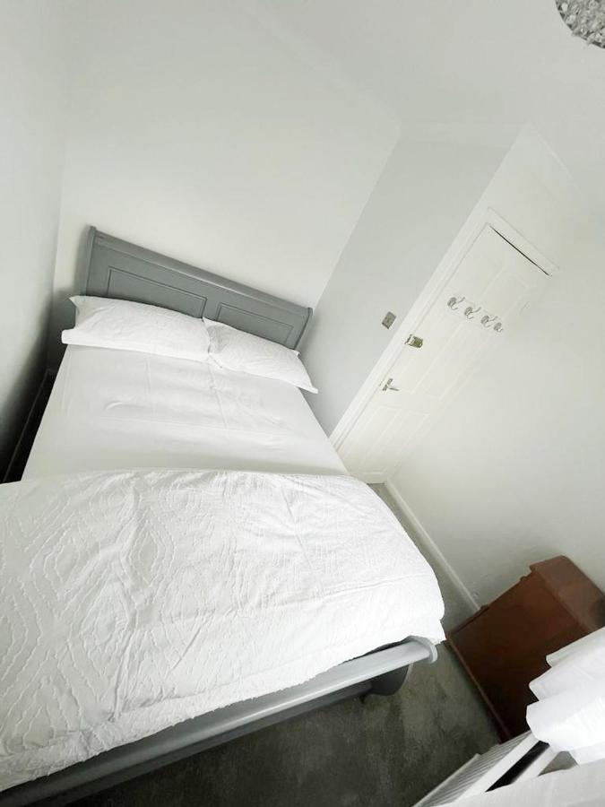 Blessings Of Peace Home Away From Home Cardiff Eksteriør billede
