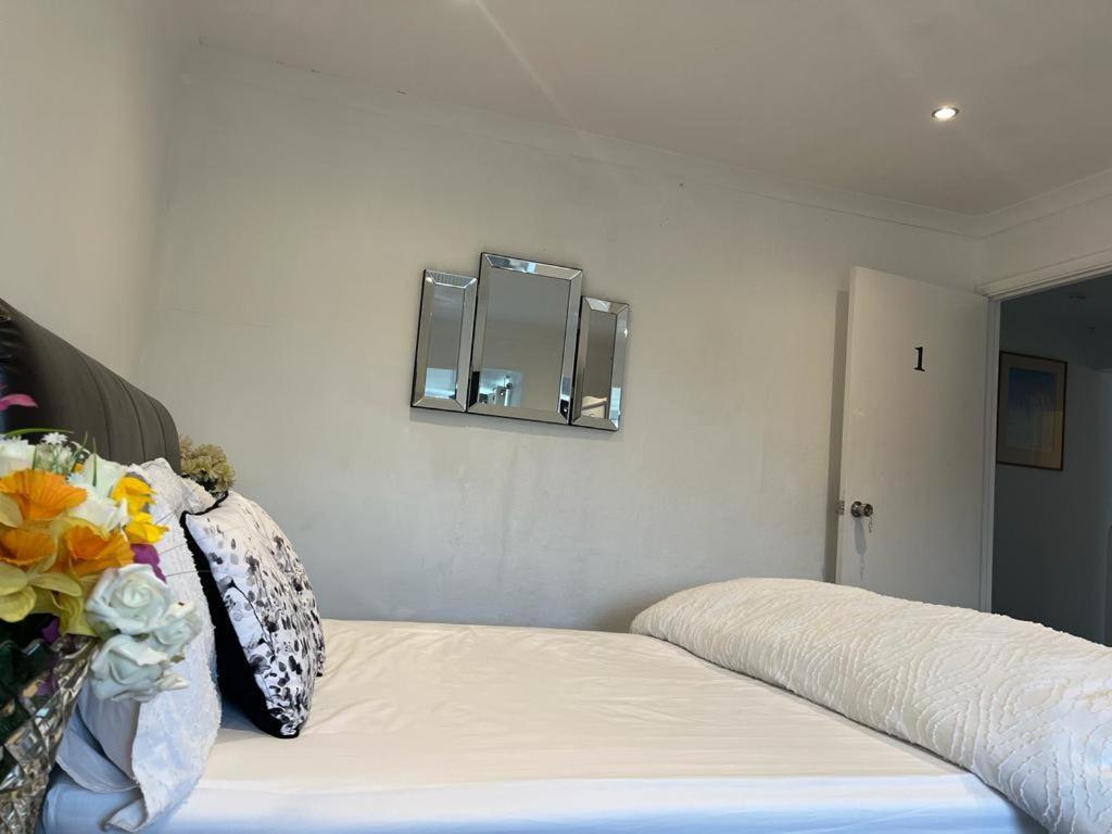 Blessings Of Peace Home Away From Home Cardiff Eksteriør billede