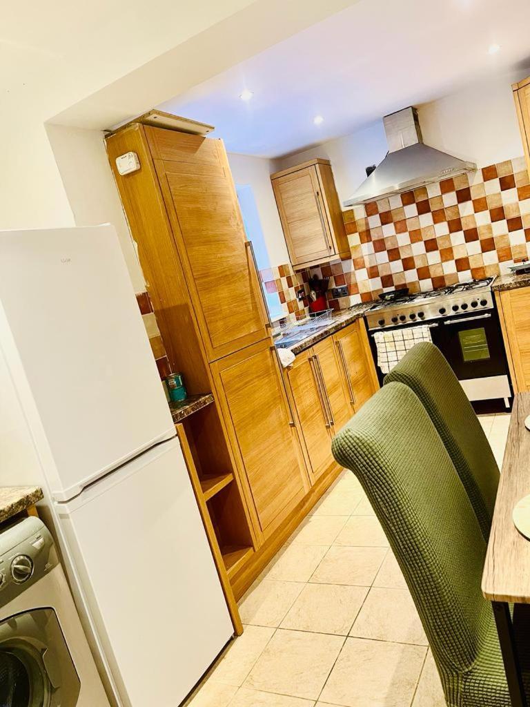 Blessings Of Peace Home Away From Home Cardiff Eksteriør billede