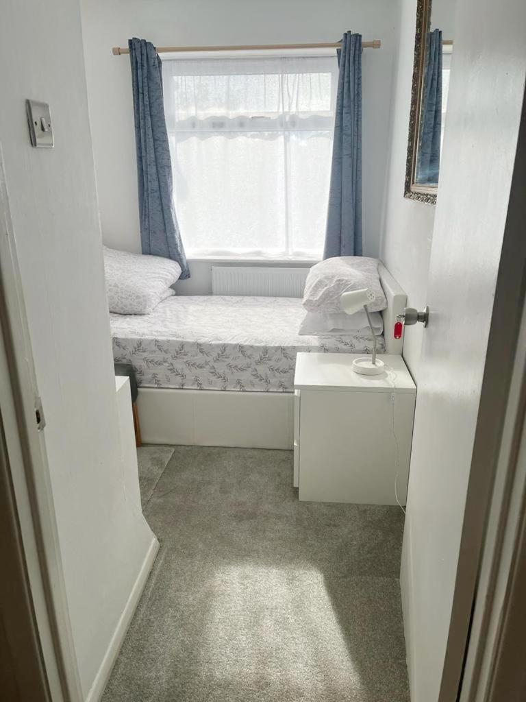 Blessings Of Peace Home Away From Home Cardiff Eksteriør billede
