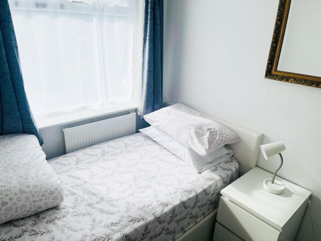 Blessings Of Peace Home Away From Home Cardiff Eksteriør billede